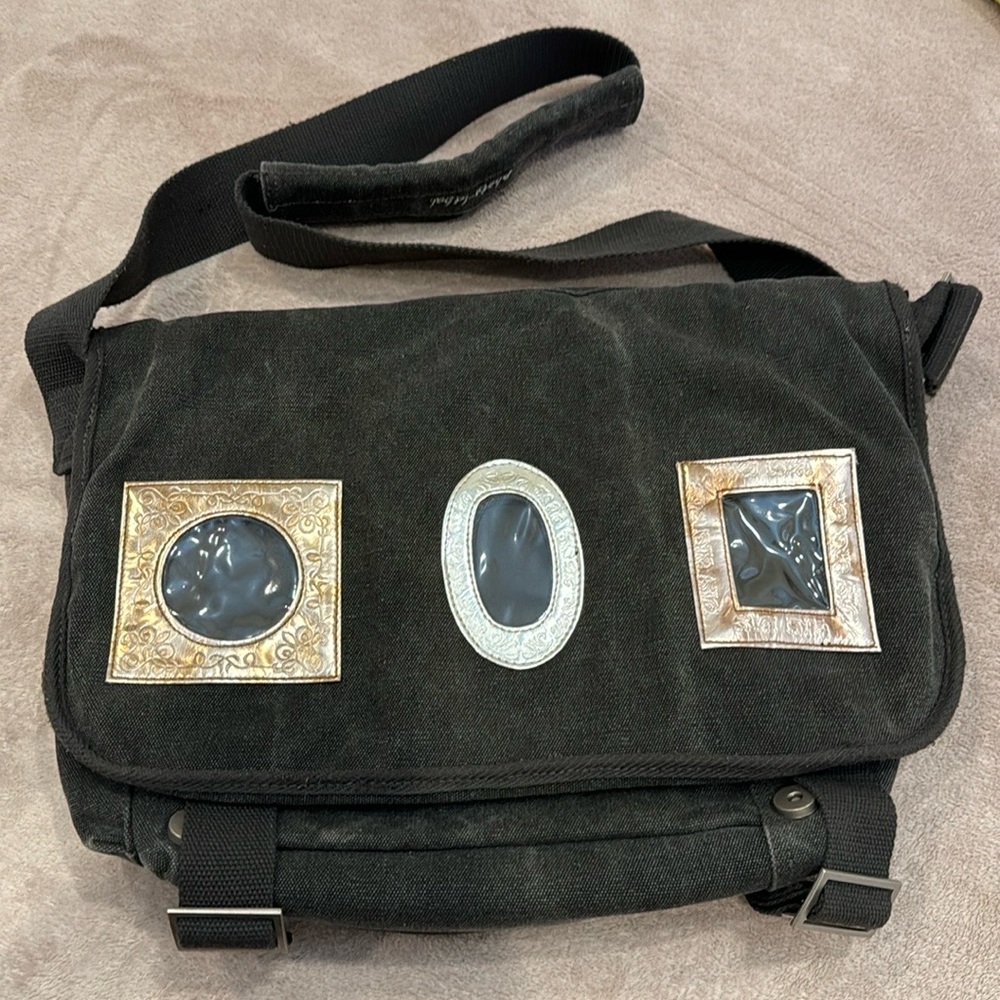 Add your own pictures to this super cool vintage messenger bag.